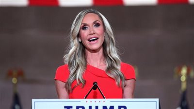 لارا ترامب بين السياسة والإعلام: كيف تجمع بين العائلة والشهرة؟