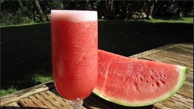 ماذا يحدث لجسمك عند شرب عصير البطيخ بانتظام.. 6 فوائد رائعة 