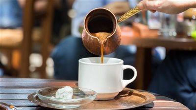 ماذا يحدث لضغط الدم عند شرب الكافيين؟.. تأثيرات خطيرة في هذه الحالة