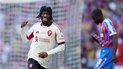 ليفربول يتفوق على كريستال بالاس بهدفين في الشوط الأول من كأس الدرع الخيرية