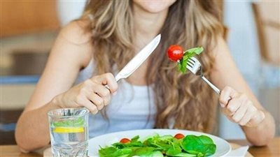 فوائد الأكل ببطء.. صحة أفضل وحياة أكثر توازن