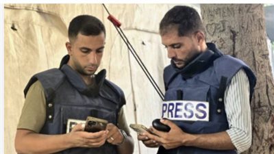 غزة تودع صوتين من الحقيقة: أنس الشريف ومحمد قريقع