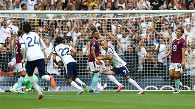 توتنهام يقهر بيرنلي بثلاثية ويشارك ليفربول صدارة الدوري الإنجليزي