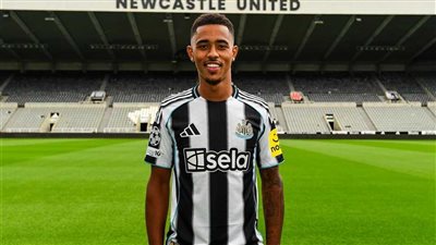 الصفقة الرابعة.. نيوكاسل يعلن ضم جاكوب رامسي من أستون فيلا