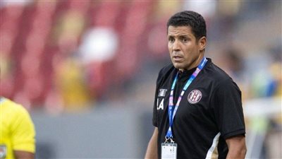 من أول هزيمة.. الجزيرة الإماراتي يقيل مدربه الحسين عموتة