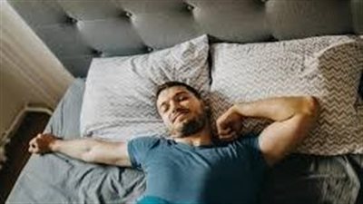 فوائد النوم على الظهر..4 حالات ممنوعة من هذه الوضعية
