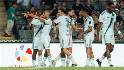 الأهلي يضرب القادسية بخماسية ويواجه النصر في نهائي السوبر السعودي