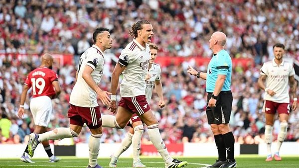 أرسنال يحقق فوزا مثيرا على مانشستر يونايتد في قمة مبكرة للدوري الإنجليزي