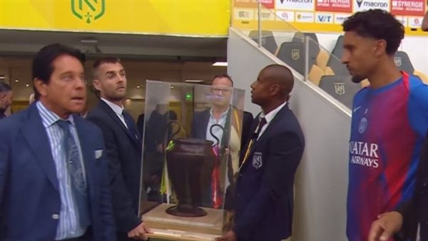 “كأس من الشوكولاتة”.. رئيس نانت يفاجئ باريس سان جيرمان بهدية غريبة (صور)