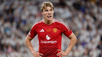 رسميا.. نابولي يعلن ضم هويلوند مهاجم مانشستر يونايتد