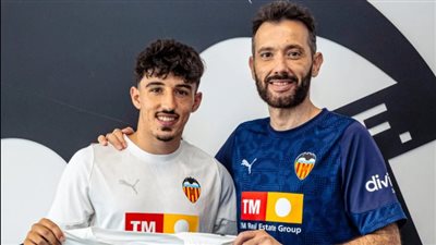 رسميا.. فالنسيا يعلن تمديد عقد نجمه دييجو لوبيز