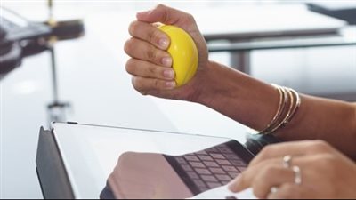 هل التوتر يسبب الإسهال؟.. الدراسات الطبية توضح العلاقة