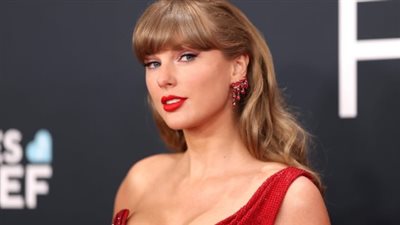 قصة نجاح تايلور سويفت Taylor Swift من فتاة تحلم بالغناء إلى نجمة خالدة
