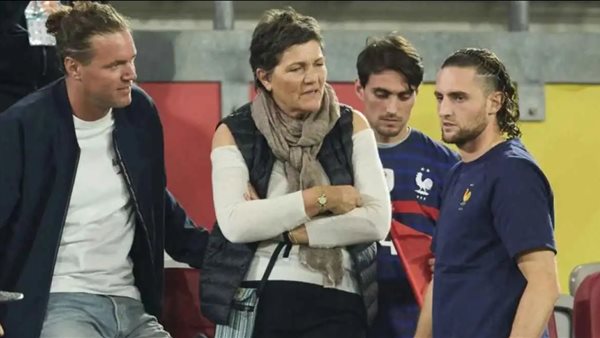 بعد أزمة نجلها.. والدة أدريان رابيو تشن هجوما حادا على إدارة مارسيليا