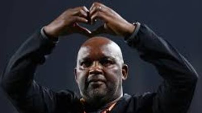 موسيماني: رحلة مدرب جنوب أفريقي بين البطولات المحلية والقارية