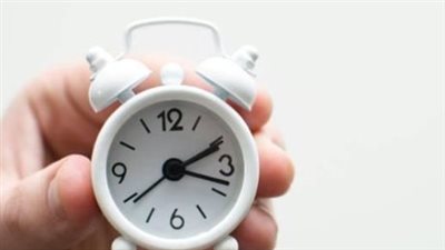 طريقة ضبط الساعة عند الانتقال إلى التوقيت الشتوي في مصر