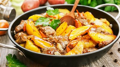 طريقة عمل صينية بطاطس على البوتجاز