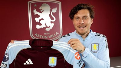 رسميا.. أستون فيلا يعلن ضم ليندلوف مدافع مانشستر يونايتد