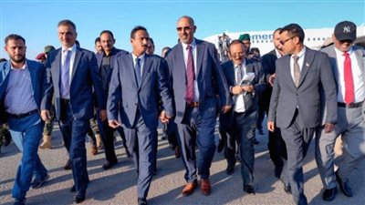 عيدروس الزُبيدي يفتتح مشروع الطاقة الشمسية بدعم إماراتي في شبوة