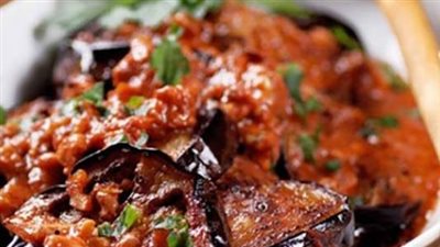 مكونات عمل مسقعة باللحمة المفرومة