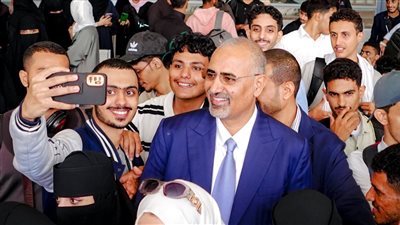 وداع الزُبيدي للطلاب المتفوقين: الاستثمار في التعليم مستقبل الجنوب (صور)