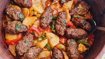 طريقة عمل صينية البطاطس بالكفتة 