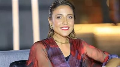 أسرار مي كساب الفنية والشخصية… من بدايات الغناء إلى خشبة المسرح