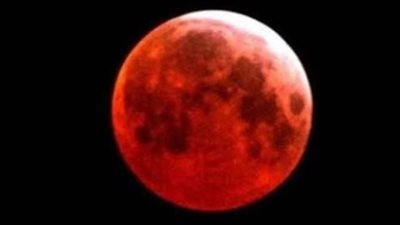 خسوف القمر الدموي 2025.. أبرز المعلومات وكل ما تريد معرفته عن الظاهرة الفلكية النادرة