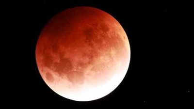 خسوف القمر الدموي 7 سبتمبر 2025.. موعد المشاهدة في مصر والسعودية والإمارات