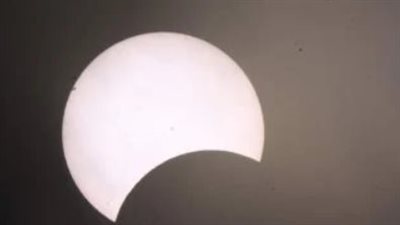 توقعات الأبراج والفلك: كيف نتجاوز طاقة خسوف القمر 2025؟