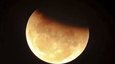 حكم صلاة الخسوف ووقتها.. كل ما تحتاج معرفته عن خسوف القمر 2025