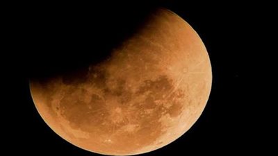 لماذا نصلي صلاة الخسوف عند حدوث خسوف القمر؟ أسرار وحكم شرعية