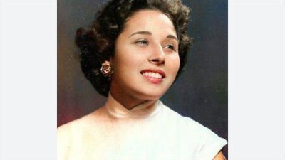 لبنى عبد العزيز.. عروس النيل ورمز الفن الراقي