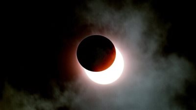 كسوف الشمس 2025: حدث فلكي يجذب أنظار العالم ويعزز السياحة الفلكية