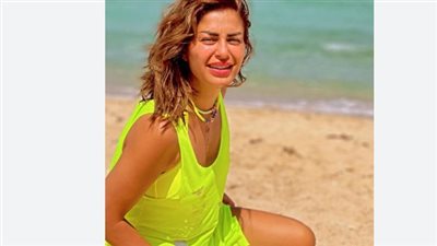 الفنانة منة فضالي تخطف الأنظار في صور من احتفالها الأخير