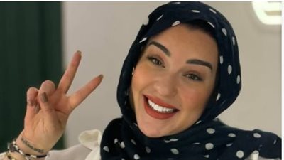 أسما شريف منير تكشف تفاصيل قرار الحجاب
