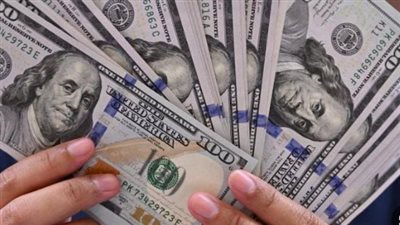 استقرار سعر الدولار مقابل الجنيه المصري.. تعرف على أسعار اليوم بالبنوك