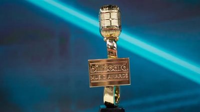 المنافسة تشتعل بين عمرو دياب وفضل شاكر على جوائز بيلبورد السنوية