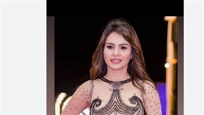 من حمام السباحة إلى دراما رمضان.. دينا فؤاد تجمع بين الأناقة والموهبة