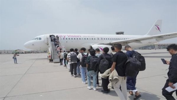 المنح الإماراتية.. رهان استراتيجي على بناء الإنسان الجنوبي بقيادة الزُبيدي