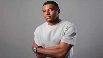 بروح دوري أبطال أوروبا.. مبابي يُطلق ساعة فاخرة جديدة (صور)