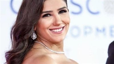 ردود فعل الجمهور على فيديو مي عمر مع سيارتها الفيراري الجديدة