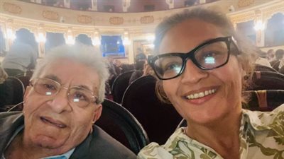 فاروق فلوكس يحضر عرض مسرحية الملك لير ويشيد بعودة المسرح القومي