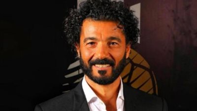 خالد النبوي يتوج بجائزة فاتن حمامة للتميز في مهرجان القاهرة السينمائي