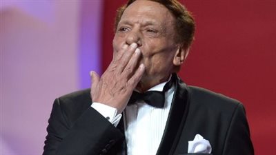 رمزية تقليد عادل إمام في الأفراح.. قصة الفيديو الطريف