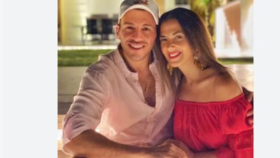 رامي رضوان يدعم زوجته دنيا سمير غانم في أحدث إطلالة أنيقة