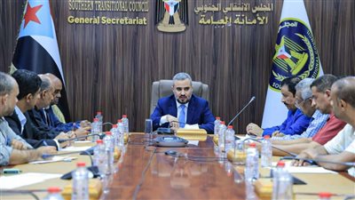 عبدالعزيز الشيخ يشدد على أهمية العمل بروح الفريق وتطوير الأداء الإعلامي في الجنوب (صور)