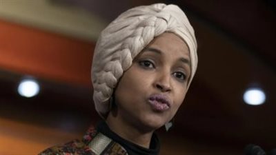 ترامب يطالب بعزل إلهان عمر من الكونغرس الأمريكي