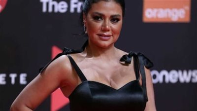 رانيا يوسف تجمع بين الجرأة والأناقة في صيف 2025