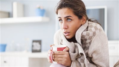 8 عوامل ضمن أسباب الشعور بالبرد طوال الوقت
